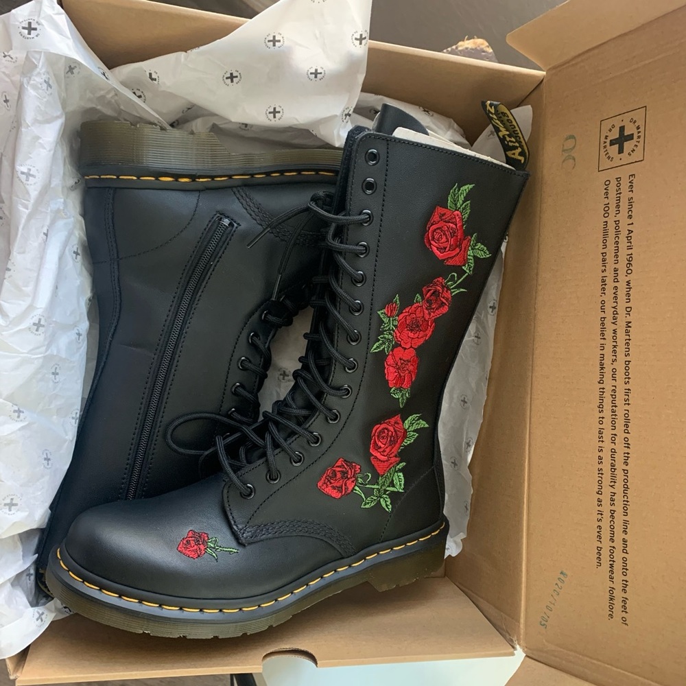US SZ 10 ❤️ Dr. Martens 1914 Vonda Black Leather Tall Lace Up Boot NIB. $189 reg